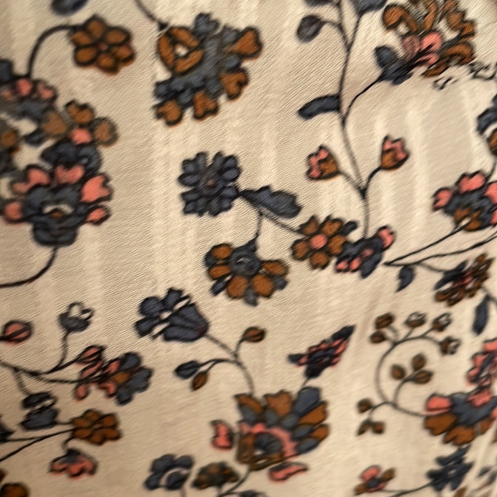 Cream and floral Loft EUC ruffle long sleeve - Picture 6 of 7